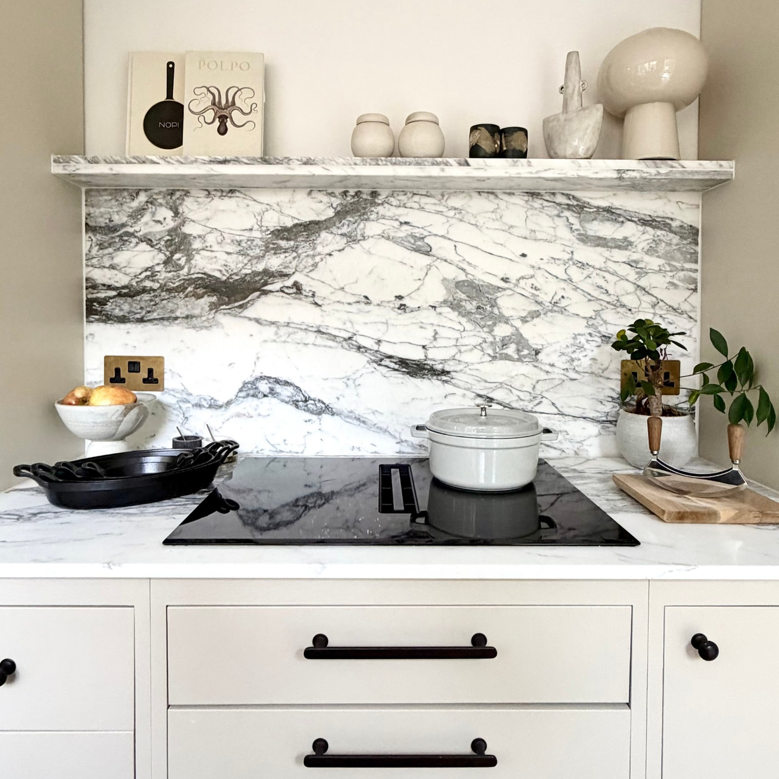 Kennington House kitchen with marble splashback and shelf